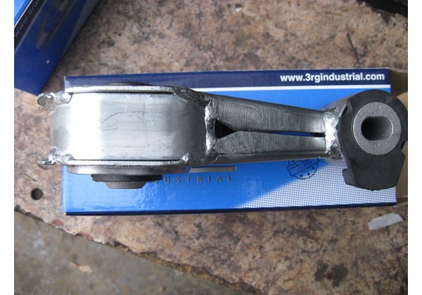 Подушка двигуна задня права верхня Renault Scenic III, Megane III, Fluence 1.5 dci, 1.4 16V, 1.4 TCe, 113560009R